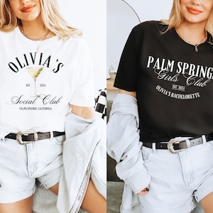 K&ouml;nnte beinhalten: Zwei wei&szlig;e T-Shirts mit schwarzem Text. Das erste Shirt sagt "Olivia's Social Club" mit einer Martini-Glasgrafik. Das zweite Shirt sagt "Palm Springs Girls Club Olivia's Bachelorette".
