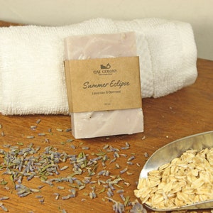 Handgemachte Lavendel Haferflocken Seife | Artisan Seife | Natürliche ätherische Ölseife | Rustikale Lila Seife
