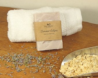 Jabón de avena y lavanda hecho a mano / Jabón artesanal / Jabón de aceite esencial natural / Jabón morado rústico