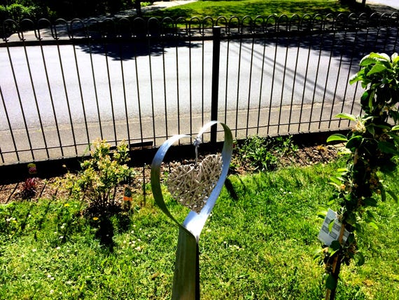 heart decoration stand
