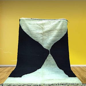 BENI OURAIN RUG, White & Black Moroccan Rug, Custom Size Decorative Berber Rug, Dotted Handmade Area Rug, Fluffy Wool Moroccan Carpet.