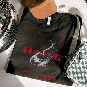 Maglietta BTS J-Hope Butterfly – Grafica rossa audace