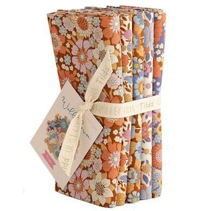 Tilda Wallflower FQB 5pc 20x22in Caramel/Thistle | TIL300235
