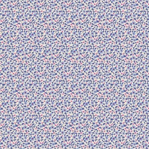 Può includere: Un motivo di tessuto con una fitta disposizione di piccoli fiori blu e viola, foglie verdi e punti rosa su sfondo crema. Il motivo floreale è distribuito uniformemente.