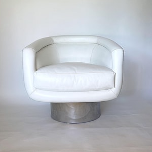 White Leather Swivel Chair Attributed to Milo Baughman
