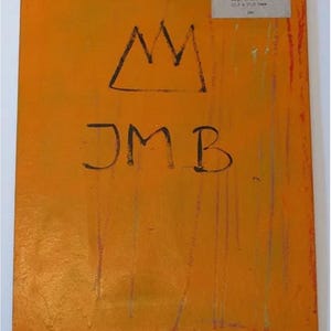 Może przedstawiać: Pomarańczowe dzieło sztuki z czarną koroną i literami "JMB". Grafika ma teksturowaną powierzchnię z pionowymi smugami w r&oacute;żnych kolorach. Mała etykieta z tekstem znajduje się w prawym g&oacute;rnym rogu. Prawdopodobnie jest to nadruk lub obraz.