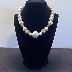 Vintage Pearlescent and Gold Beaded Necklace
