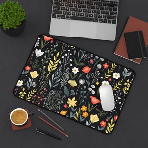 Wildflowers Desk Mat - Floral Pattern Mouse Pad for Computer Accessories, Office Decor, Workspace Organizer, Non-Slip Desk Protector, Gift