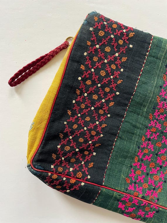 Vintage Embroidered Patchwork Textile Clutch Purs… - image 2