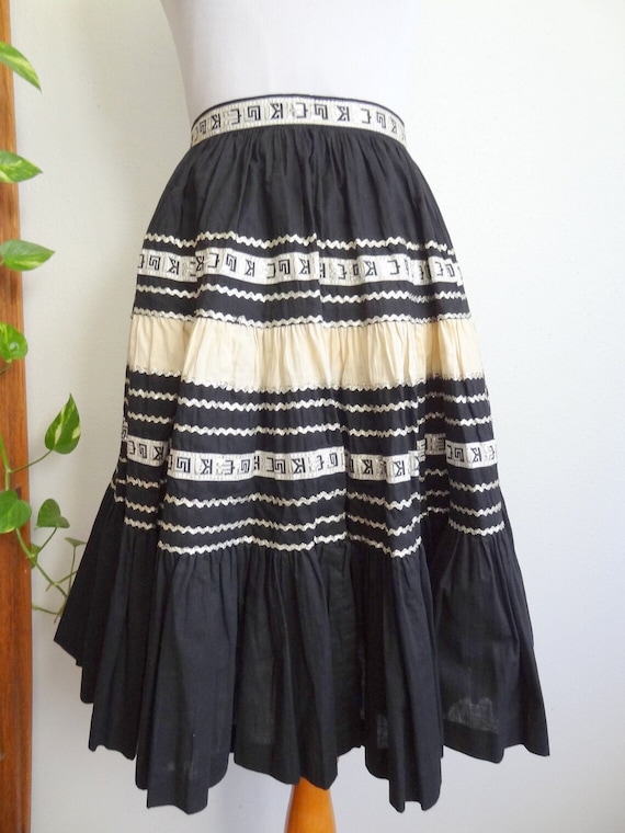 Stunning Full 50s Cotton Circle Patio Skirt Black… - image 3