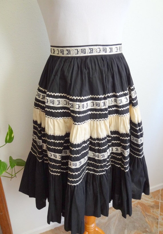 Stunning Full 50s Cotton Circle Patio Skirt Black… - image 2