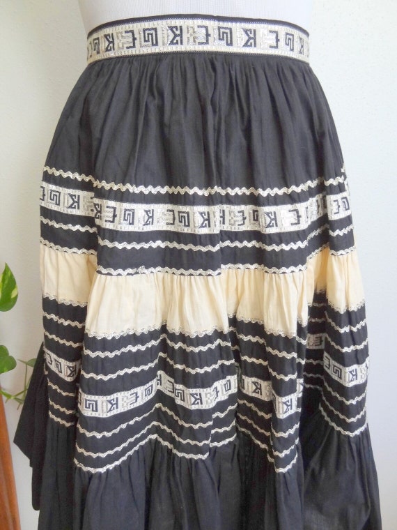 Stunning Full 50s Cotton Circle Patio Skirt Black… - image 4