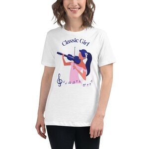 Classic Girl Women&#39;s Relaxed T-Shirt with Violinist Image