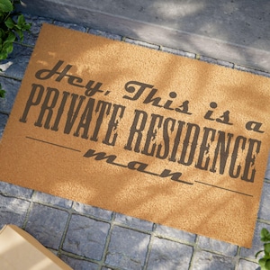 Hola, esta es una residencia privada, hombre, felpudo.