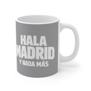 Taza con el escudo del Real Madrid / Logotipo del equipo de fútbol, fondo gris imagen 3
