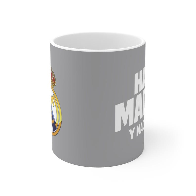 Taza con el escudo del Real Madrid / Logotipo del equipo de fútbol, fondo gris imagen 4