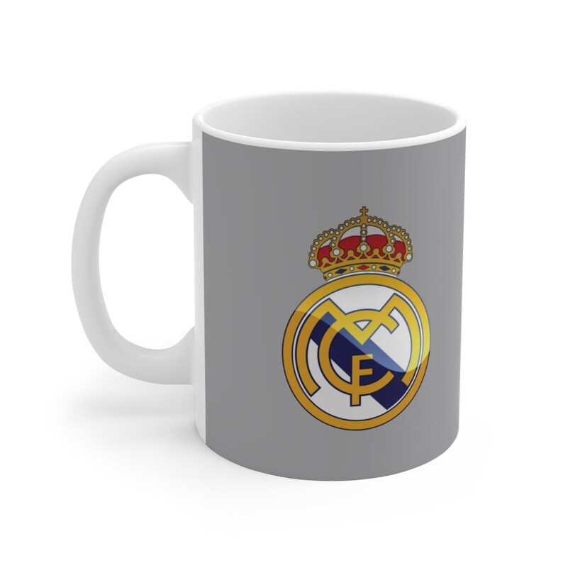 Taza con el escudo del Real Madrid / Logotipo del equipo de fútbol, fondo gris imagen 2