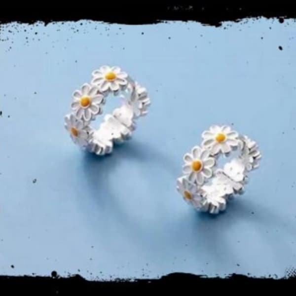 Silver plated daisy flower hoop earrings (nickel free) approx. 12 mm.