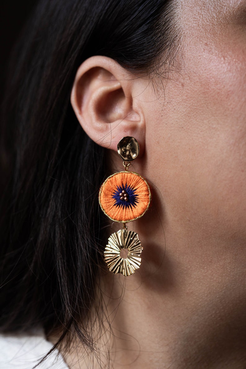 circular earrings image 3