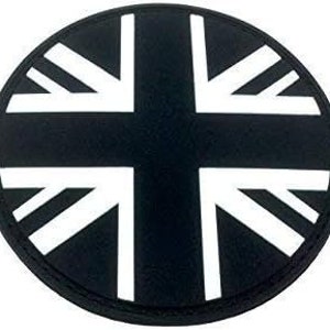 Puede incluir: Un parche circular negro y blanco con el diseño de la bandera de la Unión Jack.