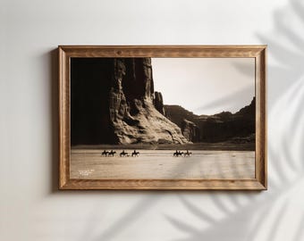 Impresión del Cañón de Chelly, Jinetes Navajo, Fotografía de Edward Curtis (Descarga digital)