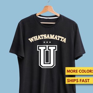 Camiseta universitária engraçada com letra U da Whatsamatta, camiseta universitária, camisa esportiva, camiseta de presente para atletas, camiseta premium ultramacia