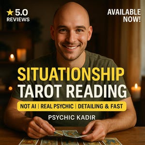 以下が含まれることがあります： 笑顔の人がタロットカードを持っています。画像には「SITUATIONSHIP TAROT READING」と「NOT AI | REAL PSYCHIC | DETAILING & FAST」というテキストが含まれています。画像には「PSYCHIC KADIR」と「AVAILABLE NOW！」というテキストも含まれています。