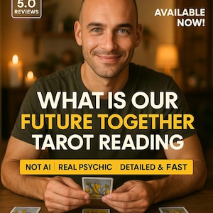 Può includere: Un uomo sorridente tiene in mano carte dei tarocchi, con il testo "WHAT IS OUR FUTURE TOGETHER TAROT READING". Il testo aggiuntivo recita "NOT AI | REAL PSYCHIC | DETAILED & FAST" e "AVAILABLE NOW!"