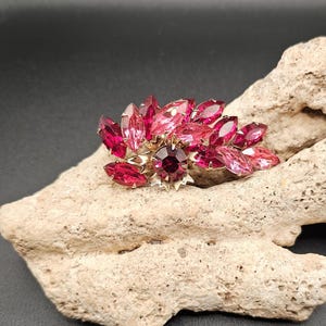 Vintage 1960s rhinestone brooch! Mid-century red pink rhinestone brooch, MCM ruby rhinestone jewelry, vintage ruby spray rhinestone brooch!