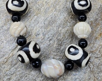 Gorgeous vintage African Batik bone, onyx and carved agate statement necklace!