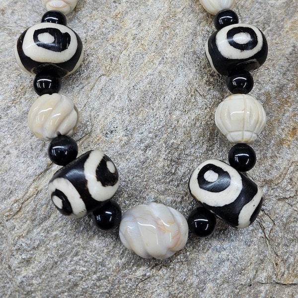 Gorgeous vintage African Batik bone, onyx and carved agate statement necklace!