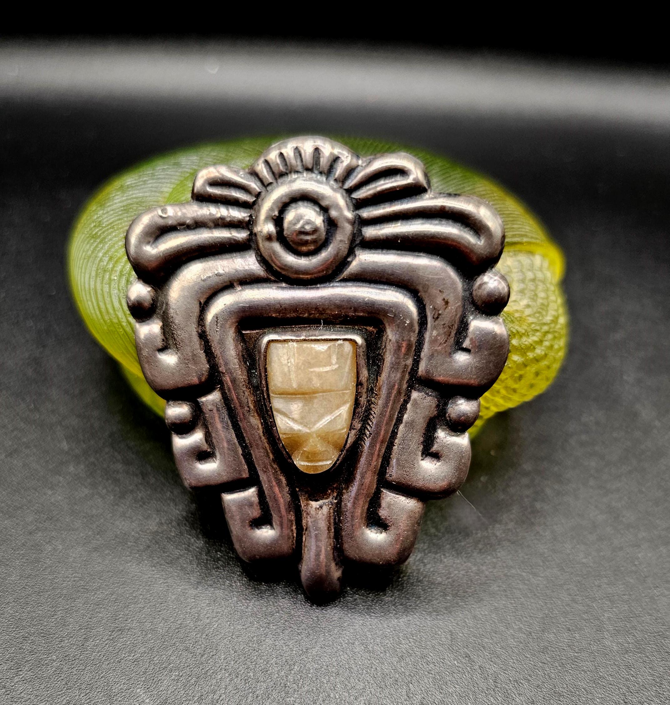 Vintage Jade and Silver Mexican Brooch! Mayan Aztec Carved  display picture 3