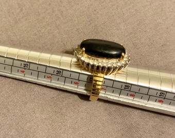 Anillo Park Lane ovalado en tono dorado con diamantes de imitación negros, ideal para regalo, talla 6.5.