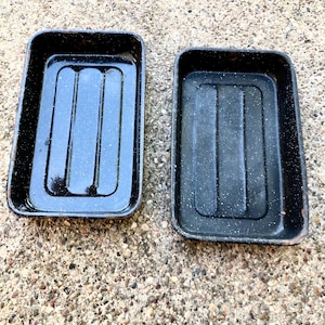 Vintage Black Speckled Enamelware Rectangle Roasting Pans with Drain Spout, Graniteware, Set of 2, Rustic, Farmhouse Decor.  Bin MKG-CC