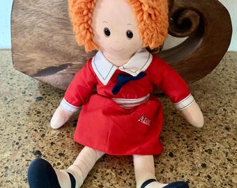 Muñeca de trapo Annie Knickerbocker de 1977, la pequeña huérfana, con ropa original, cabello de lana naranja intenso, muñeca de peluche vintage, coleccionable, caja OA36