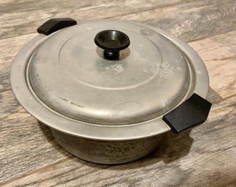 Vintage Aluminum Pot with Black Handles & Knob Lid, Lightweight Small Stock Pot, Collectible. Bin JW4