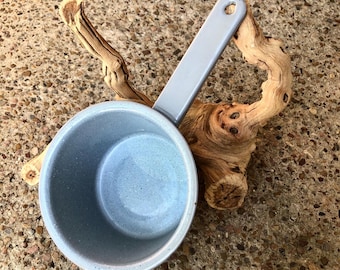 Vintage Speckled Blueish Gray Enamelware Saucepan, Farmhouse, Rustic, Nostalgic Decor.   Bin RX1