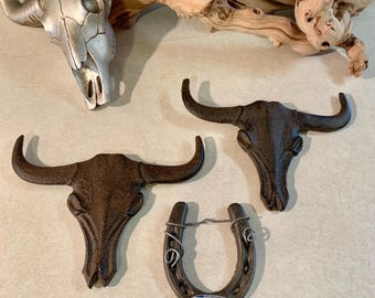 Placas de pared de hierro fundido con calaveras de toro Texas Longhorn y herradura con la palabra "TEXAS", estilo western, decoración rústica de granja. Bin ZA2