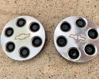 1999-2001 Chevrolet No 15004143 6 Lug Wheel Hub Covers for Chevrolet & GMC Trucks and SUV Automobiles, Lot of 2.  Bin YBP