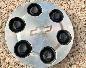1999-2001 General Motors OEM C/N No 9594520 6 Lug Wheel Hub Cover for Chevrolet & GMC Trucks and SUV Automobiles.  Bin YZ3