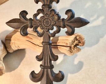 Rustic Fleur-de-Lis Design Cast Iron Cross, Farmhouse Decor, Religious, Wall Hanging Mount, Gift.  Bin RT7