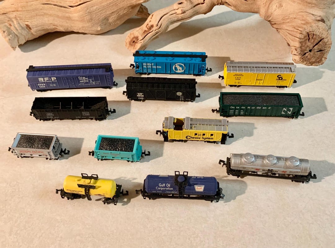 Vintage N Scale Model Train Cars & Railway Track, Locomotive ...