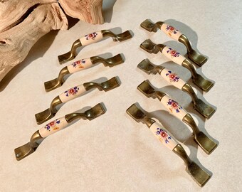 Tiradores de cajón antiguos de la colección Royal Family de Amerock, latón antiguo y cerámica, proyecto de bricolaje, lote de 9, herrajes para gabinetes de estilo rústico.