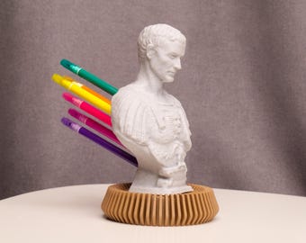 Julius Caesar pennenhouder met moderne basis