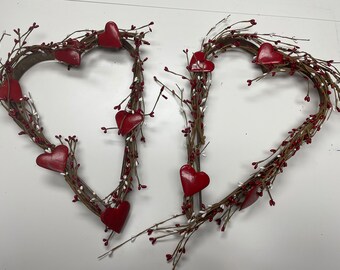 Corazones rústicos, coronas de corazón primitivas, decoración Prim, coronas de San Valentín