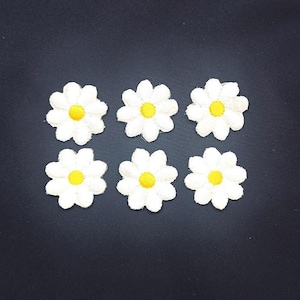Toppa margherita 6 margherite 1 pollice 2 cm bianco ferro da stiro cucito ricamo applique fiori floreali boccioli abito da sposa gonna giacca maglietta cappelli catena