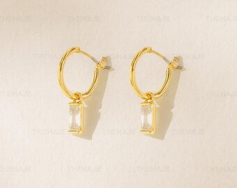 Aros colgantes de circonita cúbica rectangulares de oro: joyería minimalista