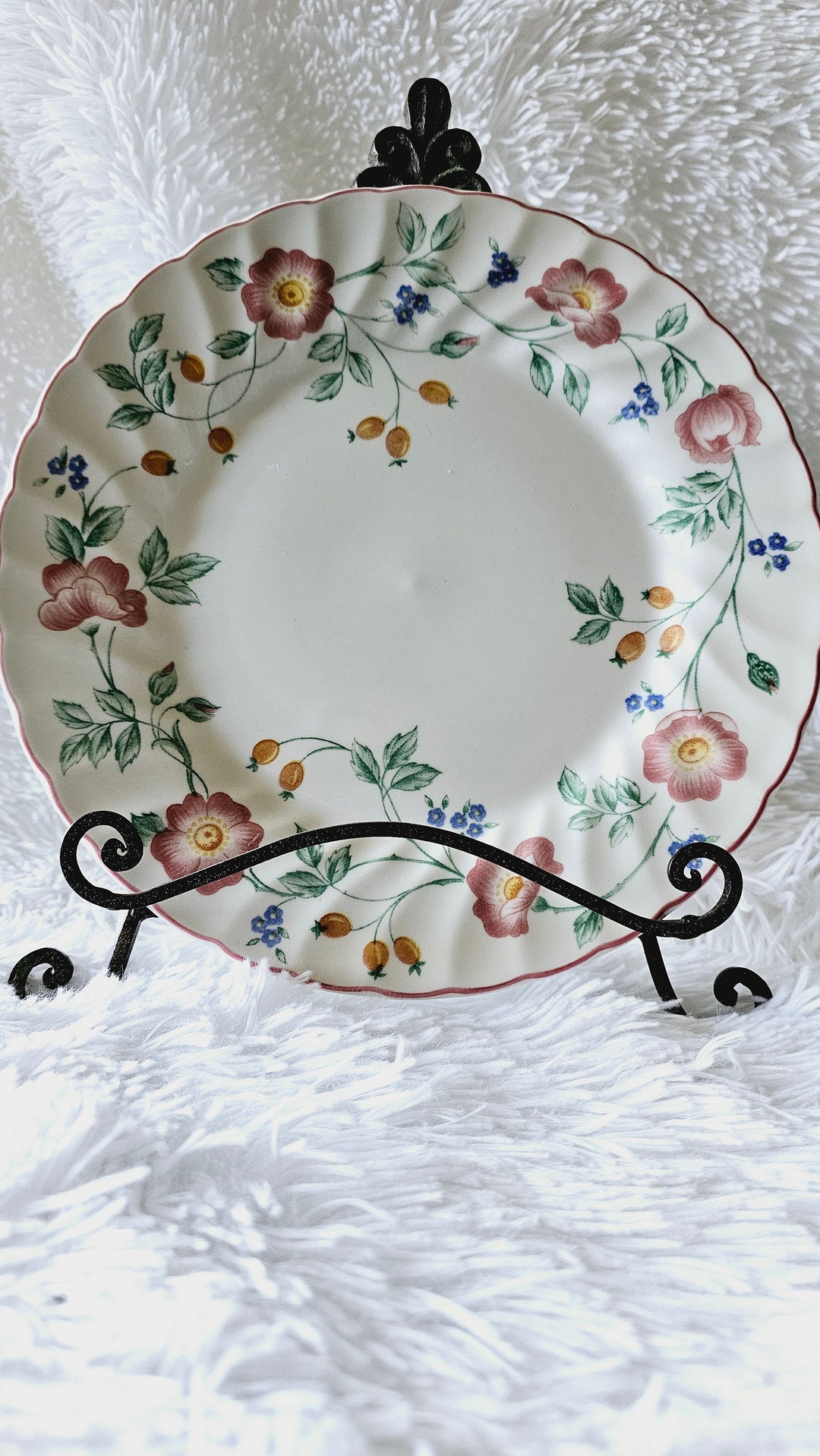 Churchill Fine English Tableware Briar Rose Pattern Dinner Plate Made