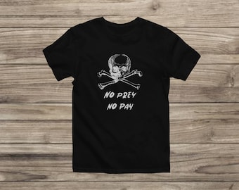 No Prey No Pay Pirate T-Shirt - Skull & Crossbones Tee - Vintage Pirate Motto Shirt - Nautical Goth Tee for Pirate Fans and History Buffs