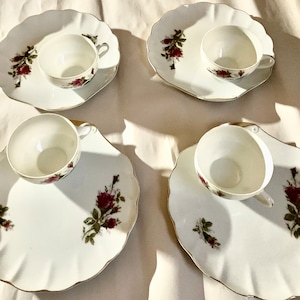 4 Cups & Snack Saucers Nasco Del Coranado Japan Bright Floral 1960’s Era